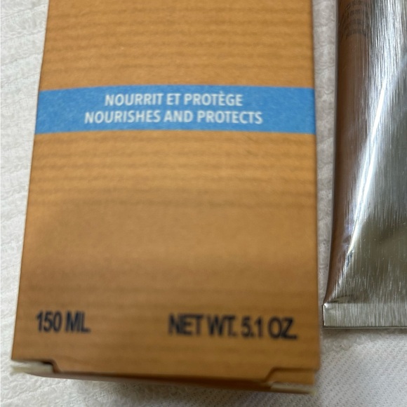 L’Occitane hand cream, 20% shea butter. New, never used. - Picture 3 of 4